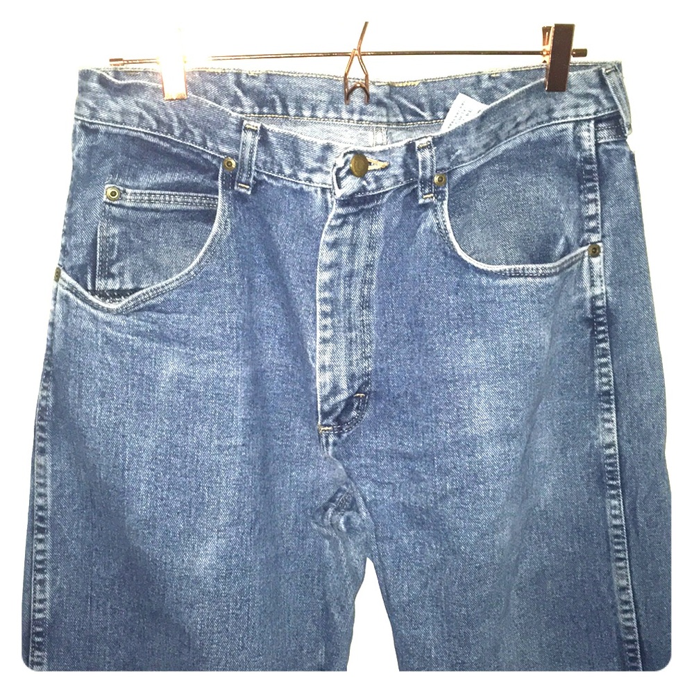 Wrangler 34x32 Rugged Wear Relaxed Blue Jeans